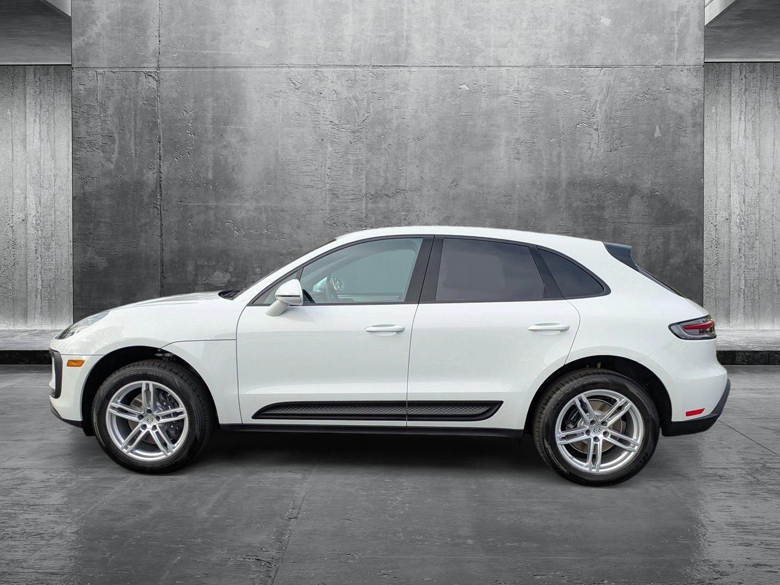 2025 Porsche Macan T photo 2