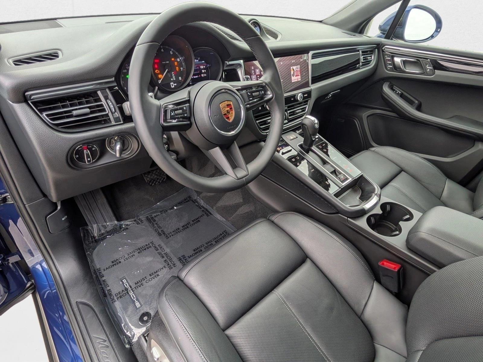 2025 Porsche Macan T photo 4
