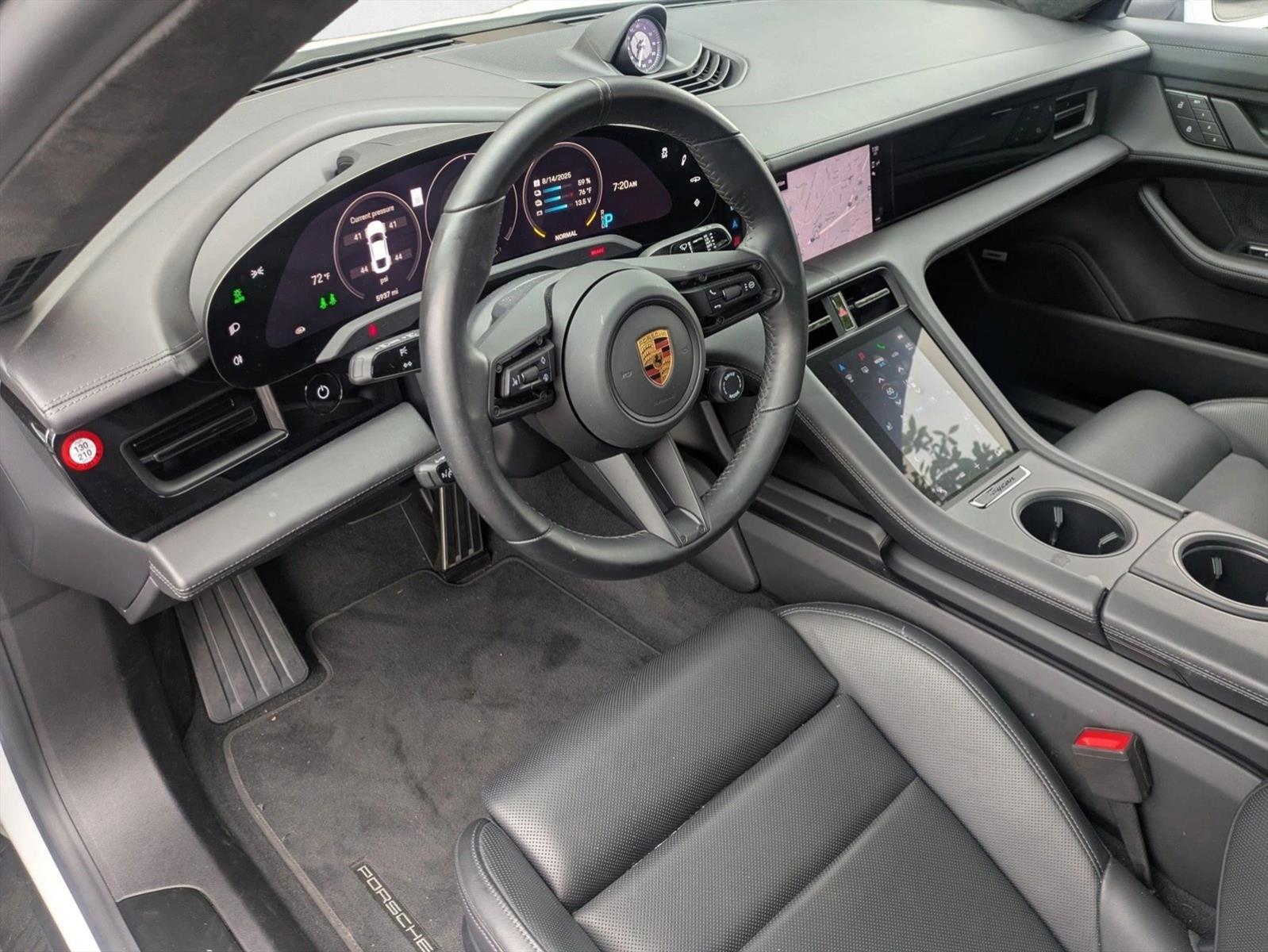 2022 Porsche Taycan GTS photo 3