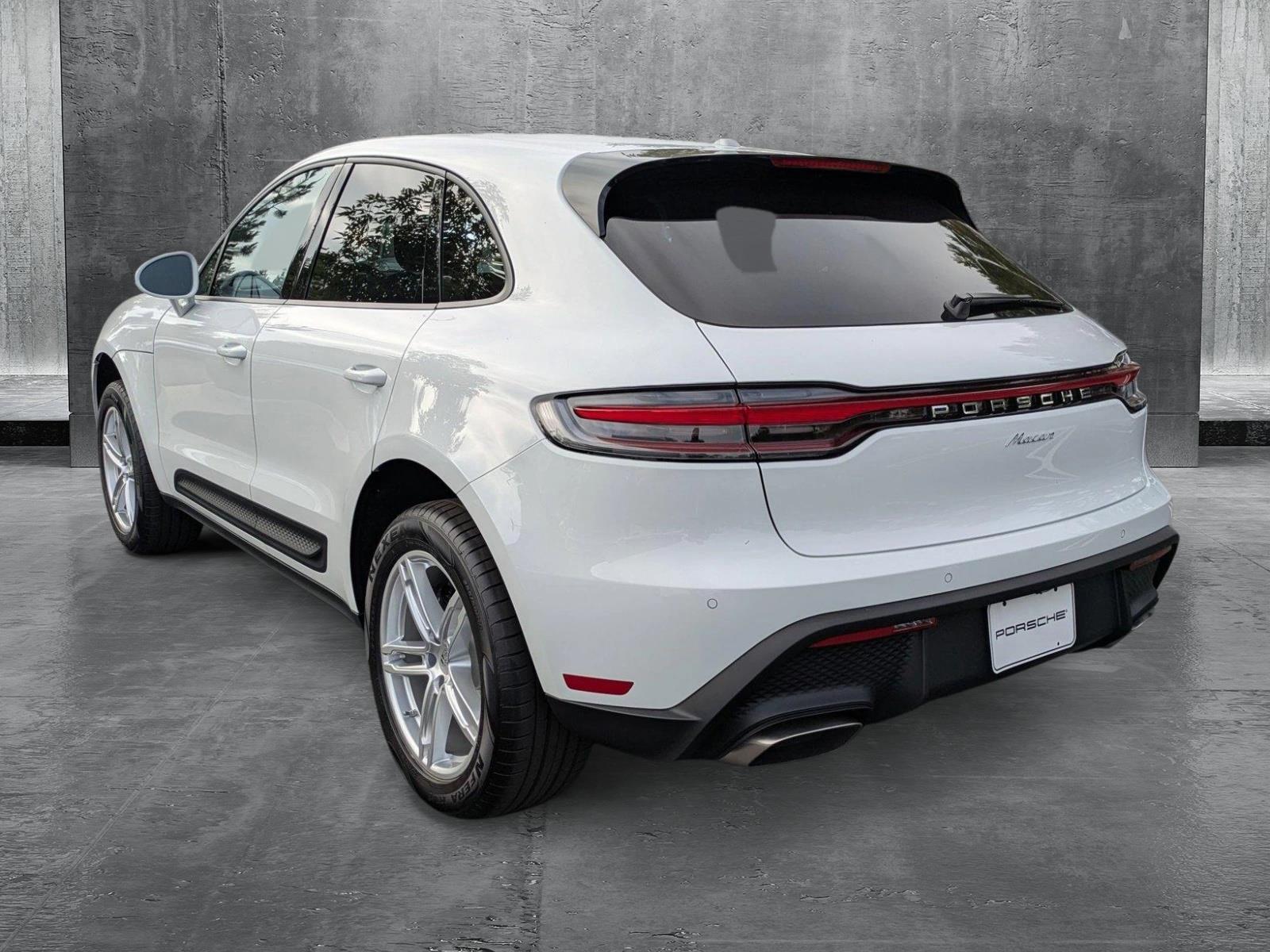 2025 Porsche Macan T photo 3