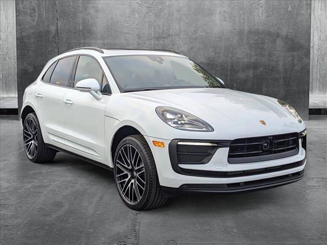 2025 Porsche Macan T photo 3