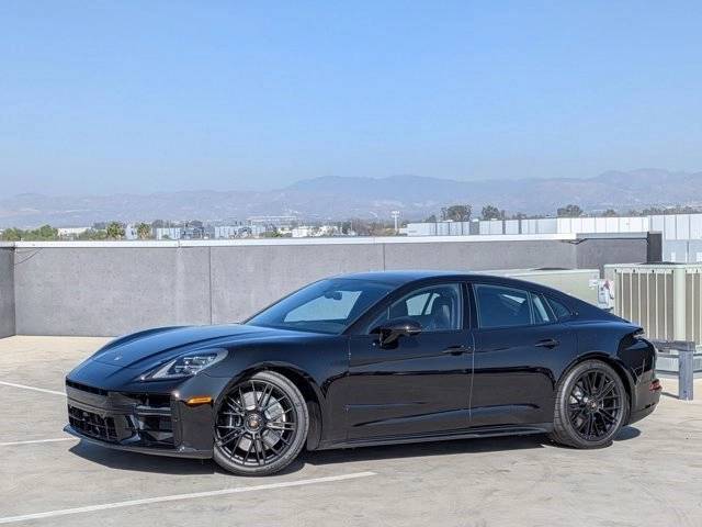 2026 Porsche Panamera GTS's photo