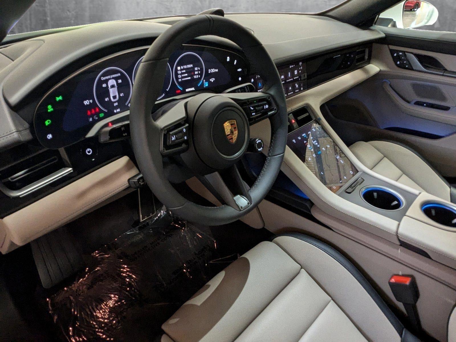 2025 Porsche Taycan photo 4