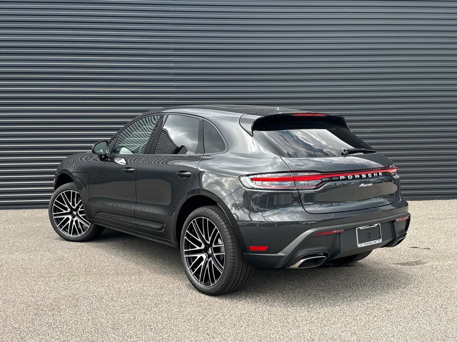 2025 Porsche Macan T photo 3