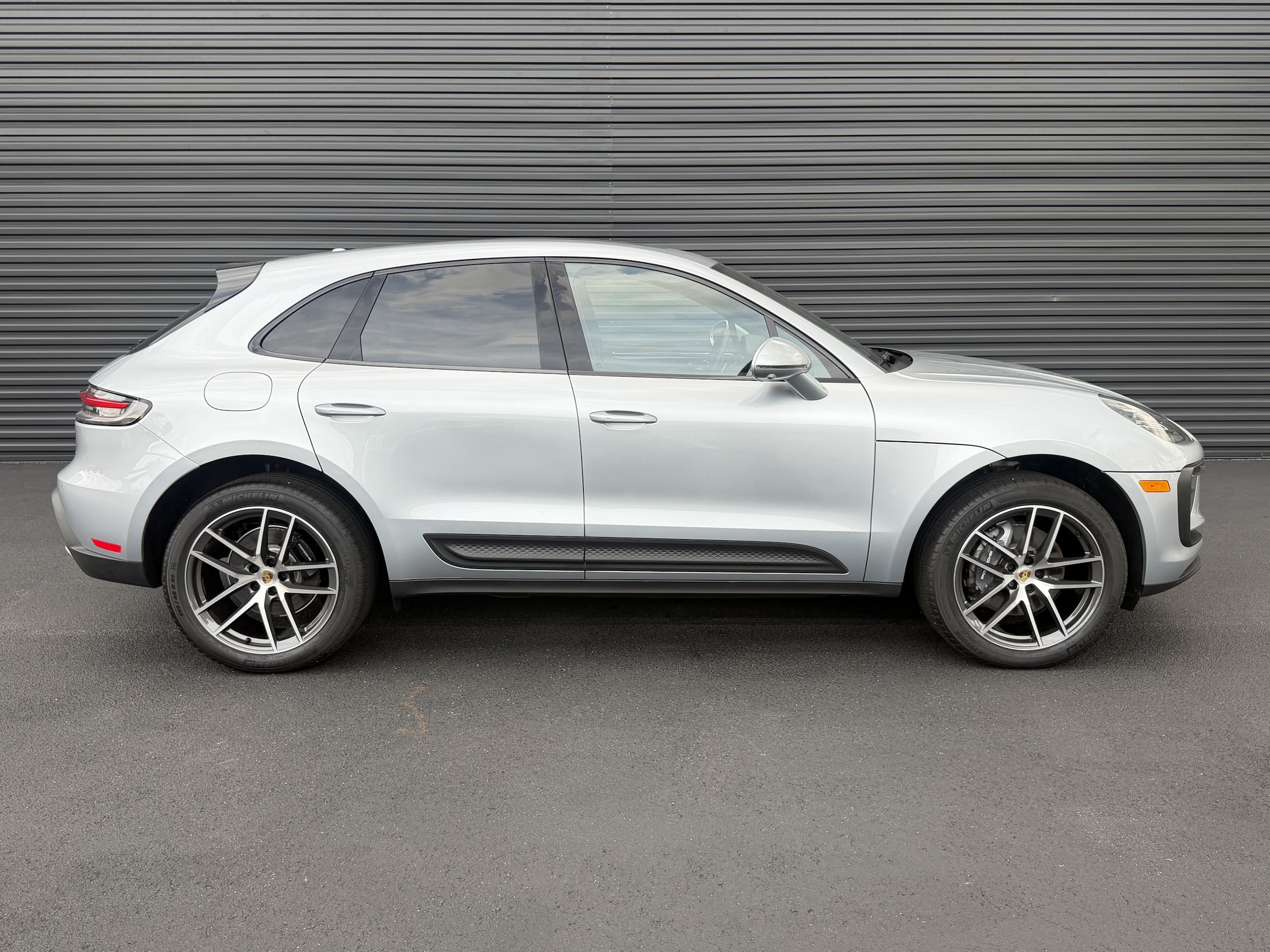 2026 Porsche Macan Base - Photo 8