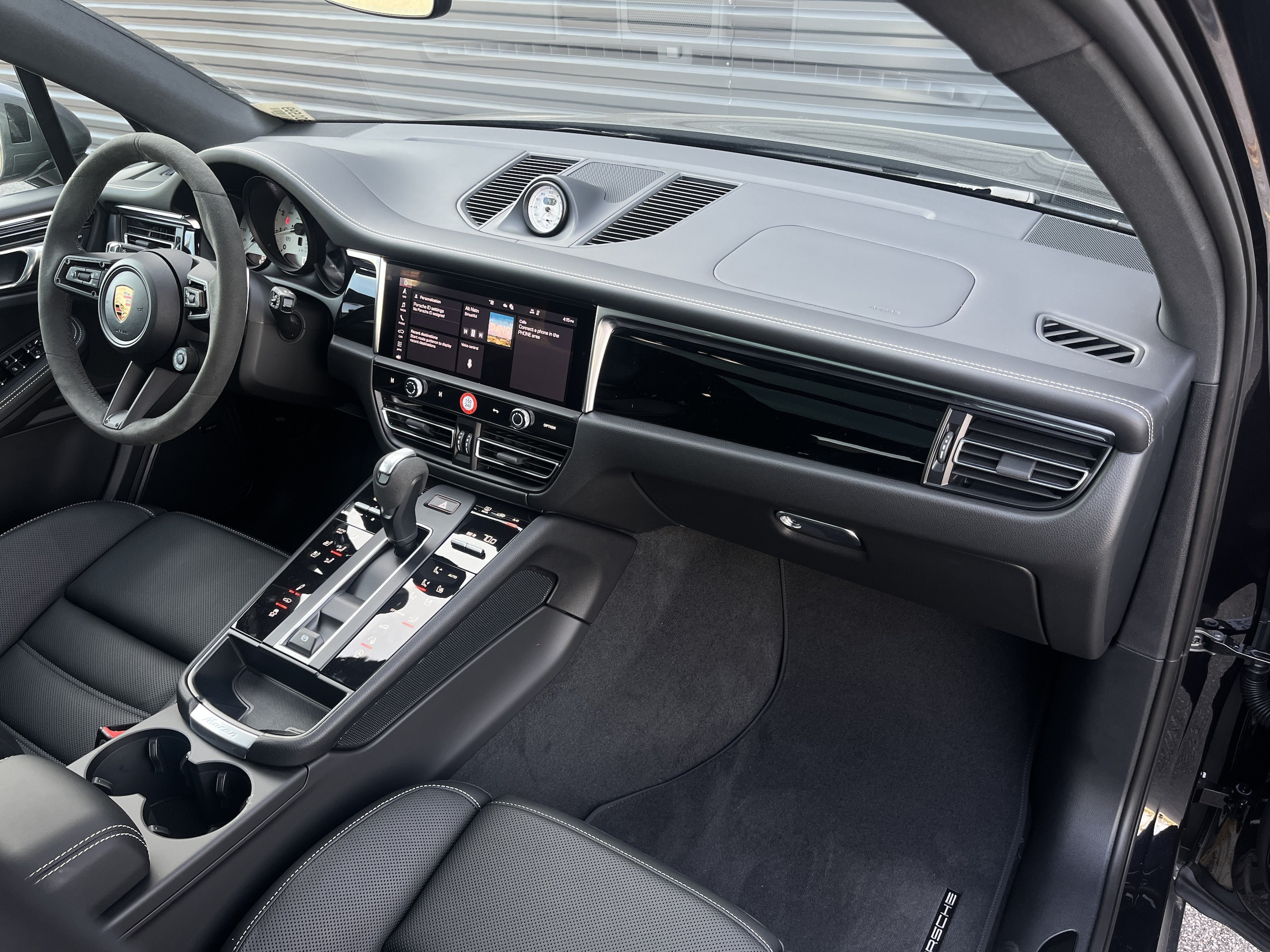2026 Porsche Macan T - Photo 33