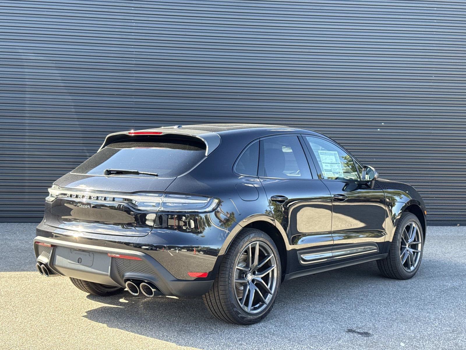 2026 Porsche Macan T - Photo 7