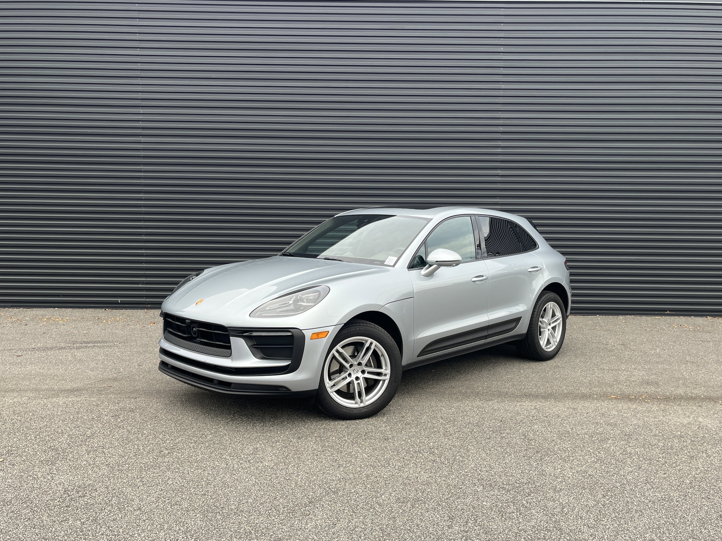 2025 Porsche Macan Base