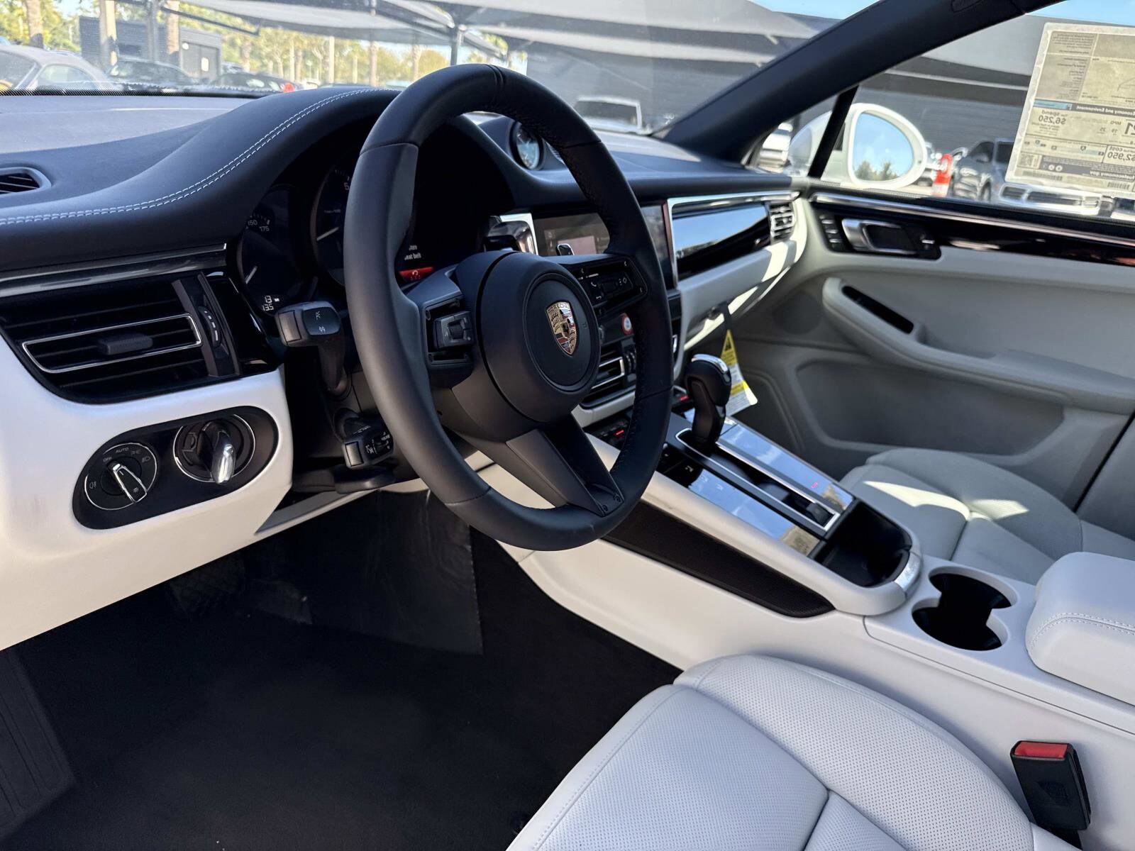 2026 Porsche Macan T photo 4