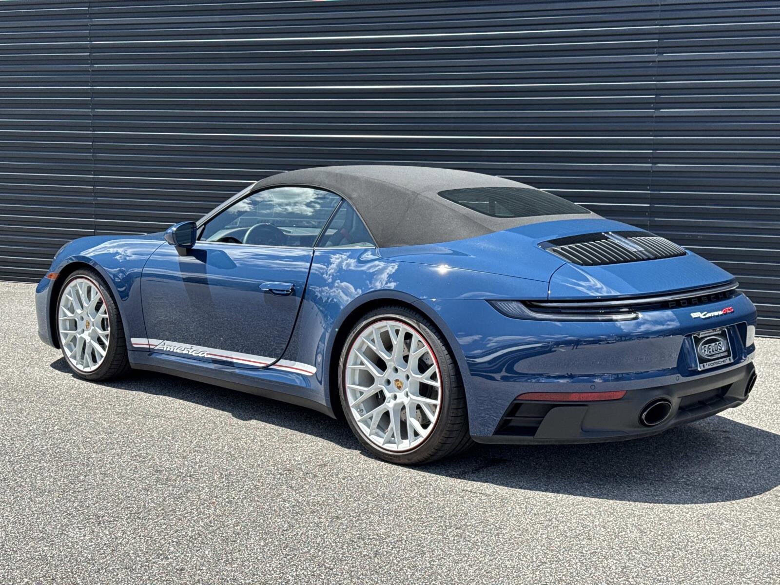 2023 Porsche 911 GTS photo 3
