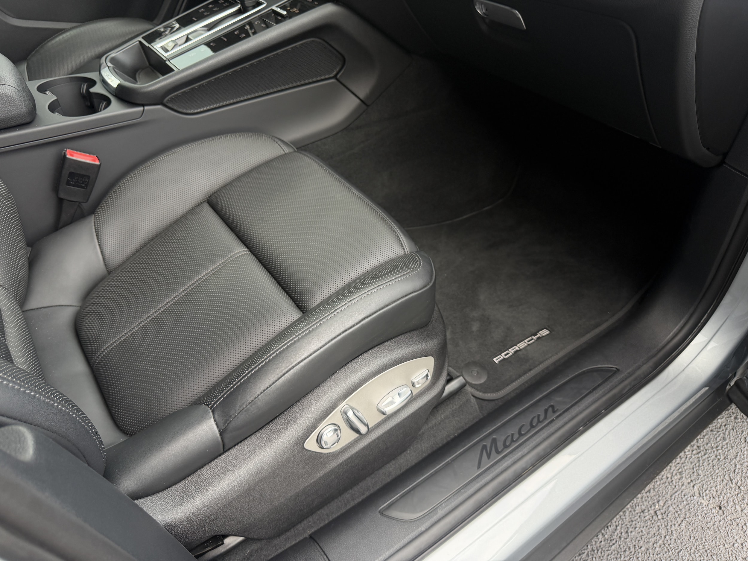 2026 Porsche Macan Base - Photo 25