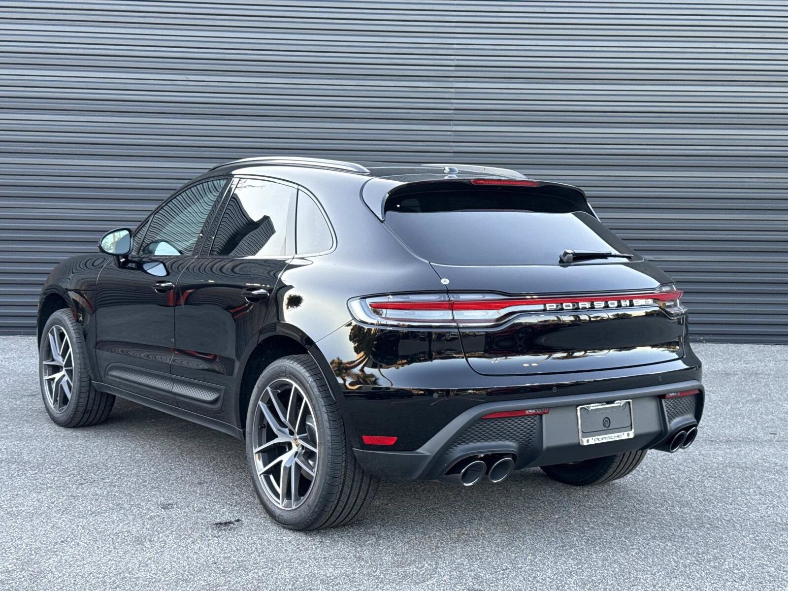 2026 Porsche Macan T photo 3
