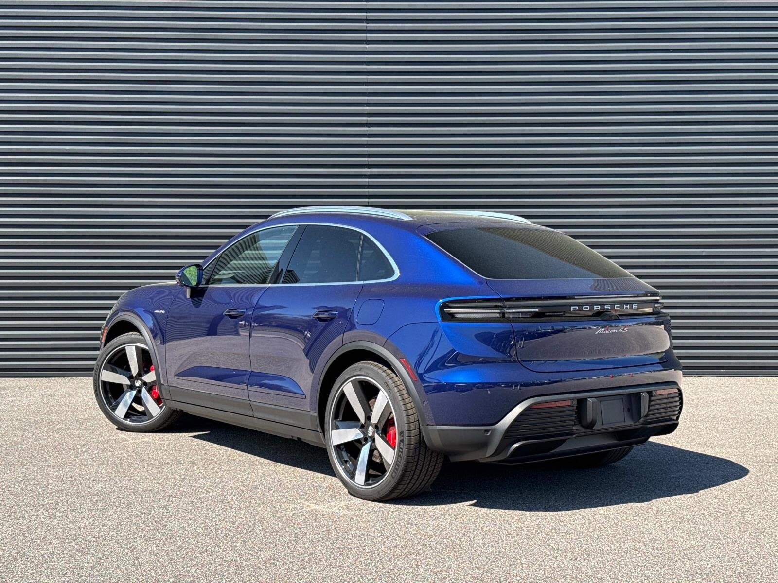 2025 Porsche Macan Electric photo 3