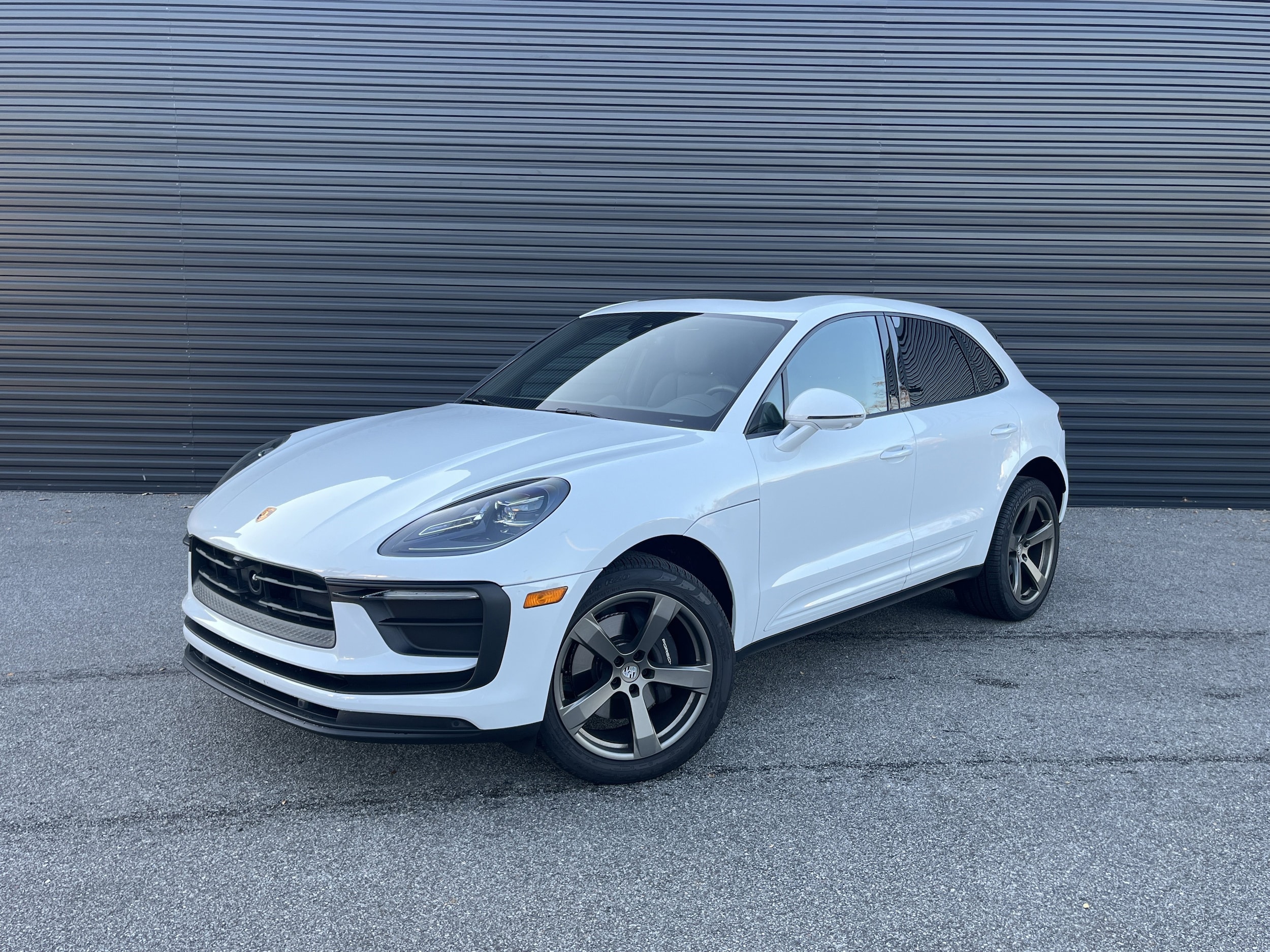 2025 Porsche Macan Base