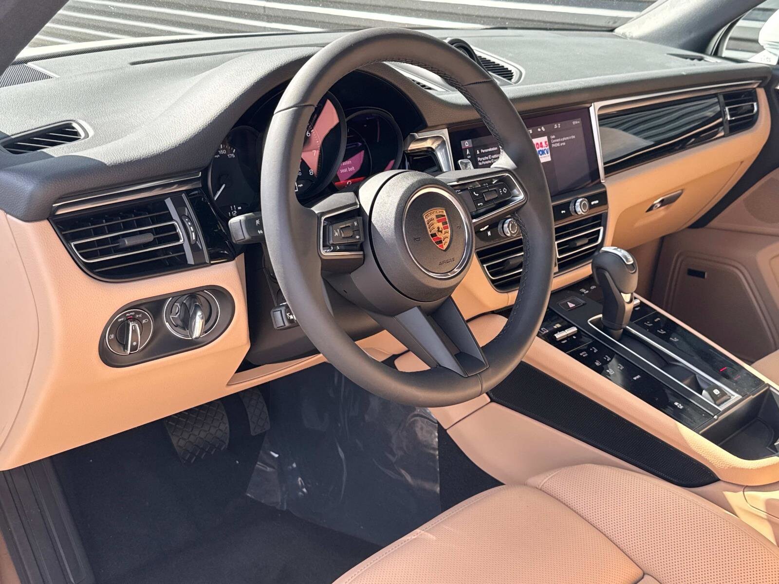 2025 Porsche Macan photo 4