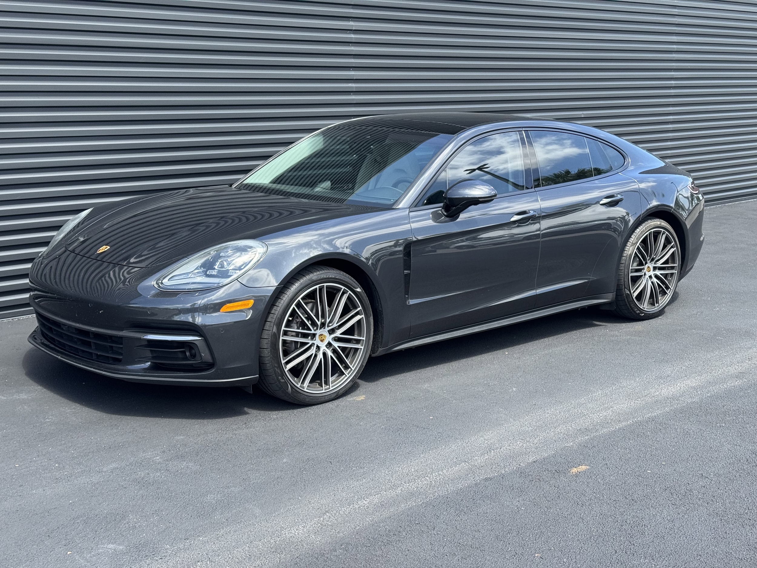 2018 Porsche Panamera -'s photo