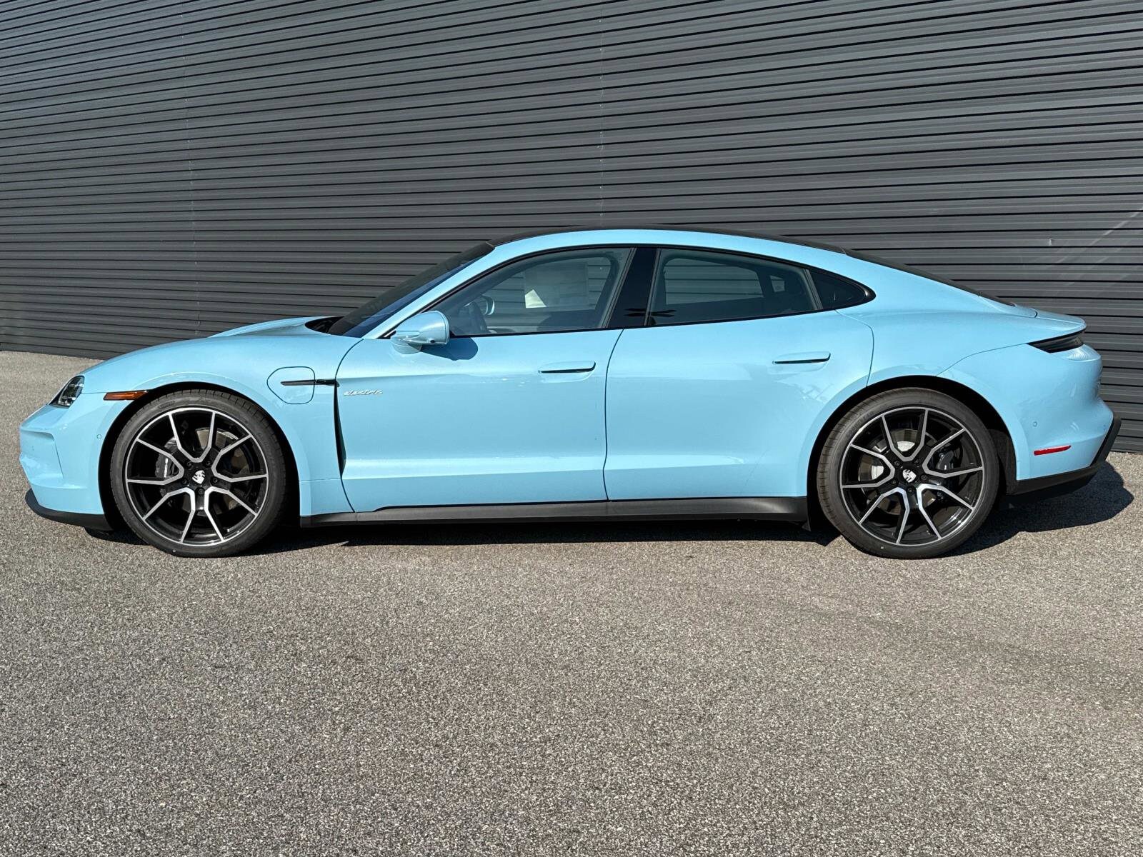 2025 Porsche Taycan 4 photo 2