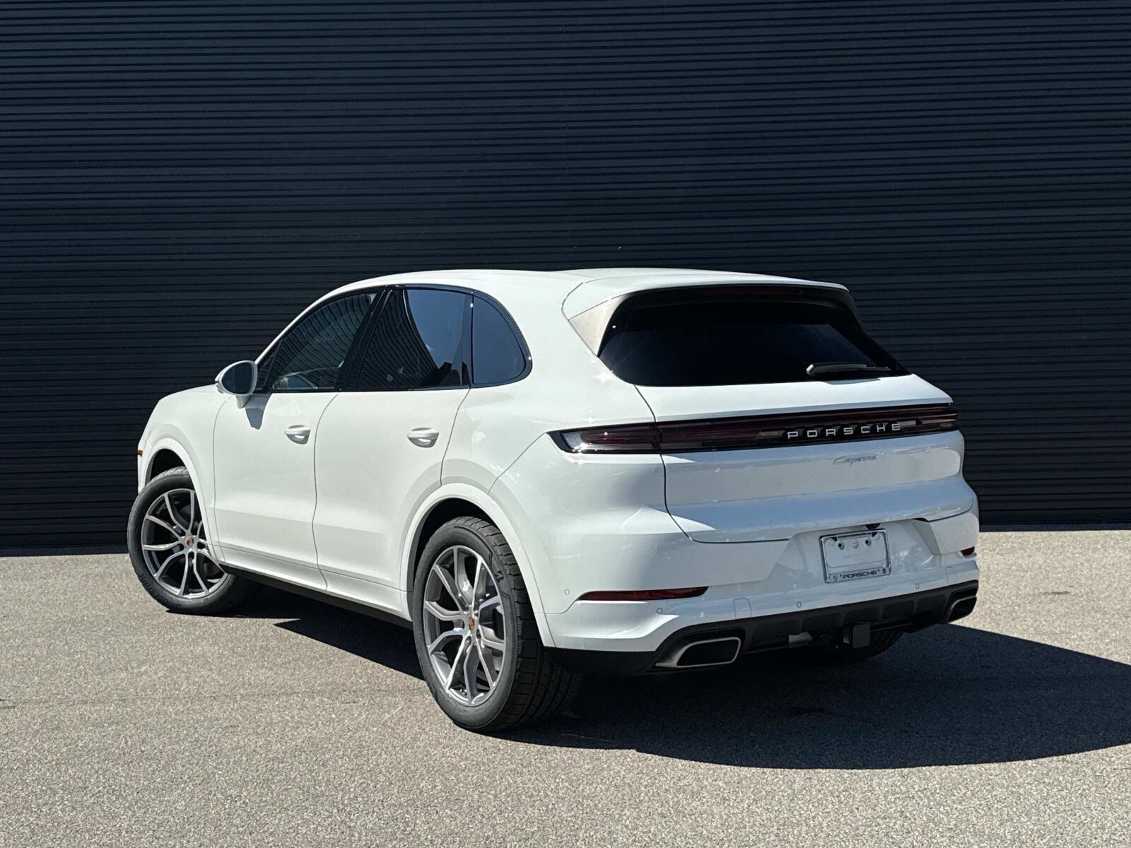 2025 Porsche Cayenne photo 3