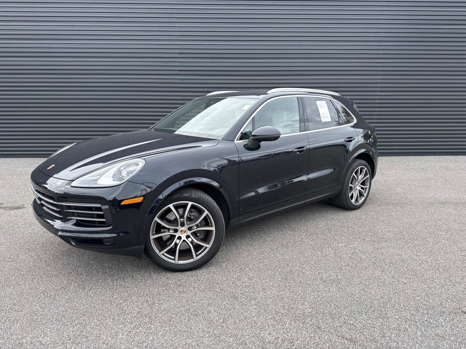 2022 Porsche Cayenne Base's photo
