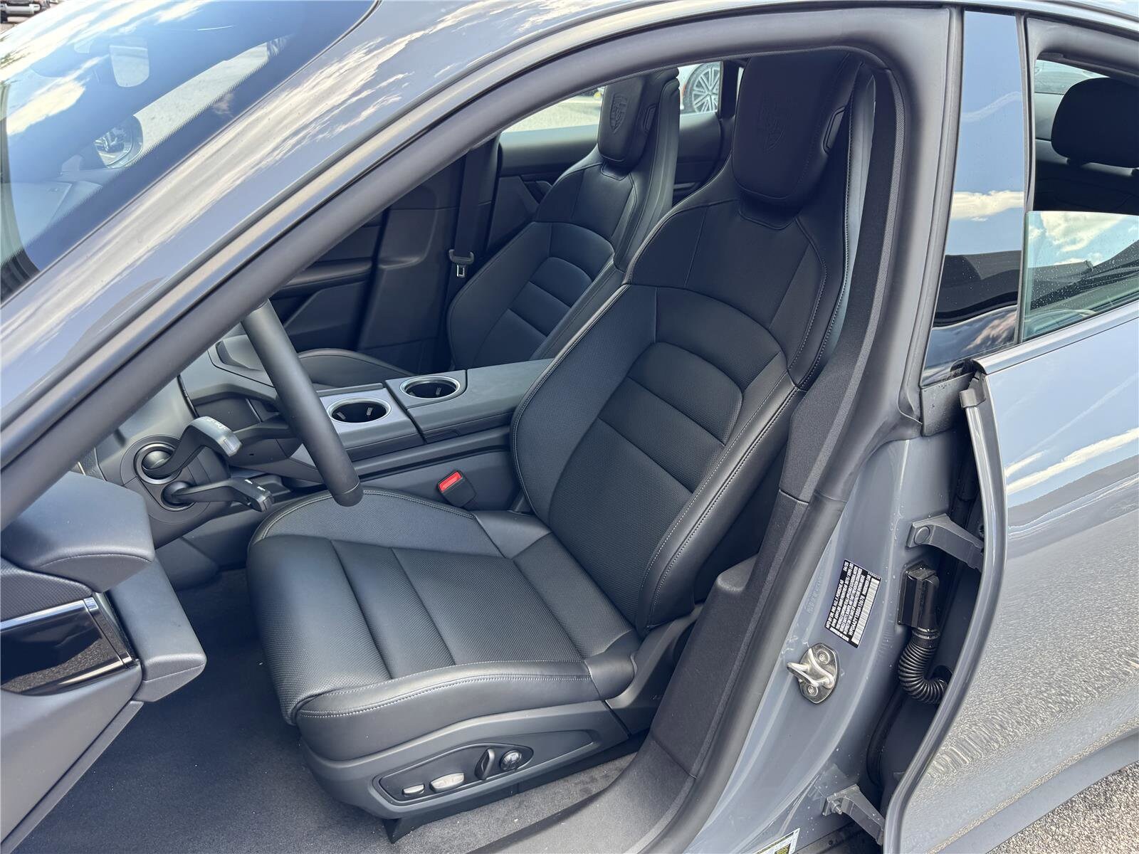 2025 Porsche Taycan Base - Photo 19