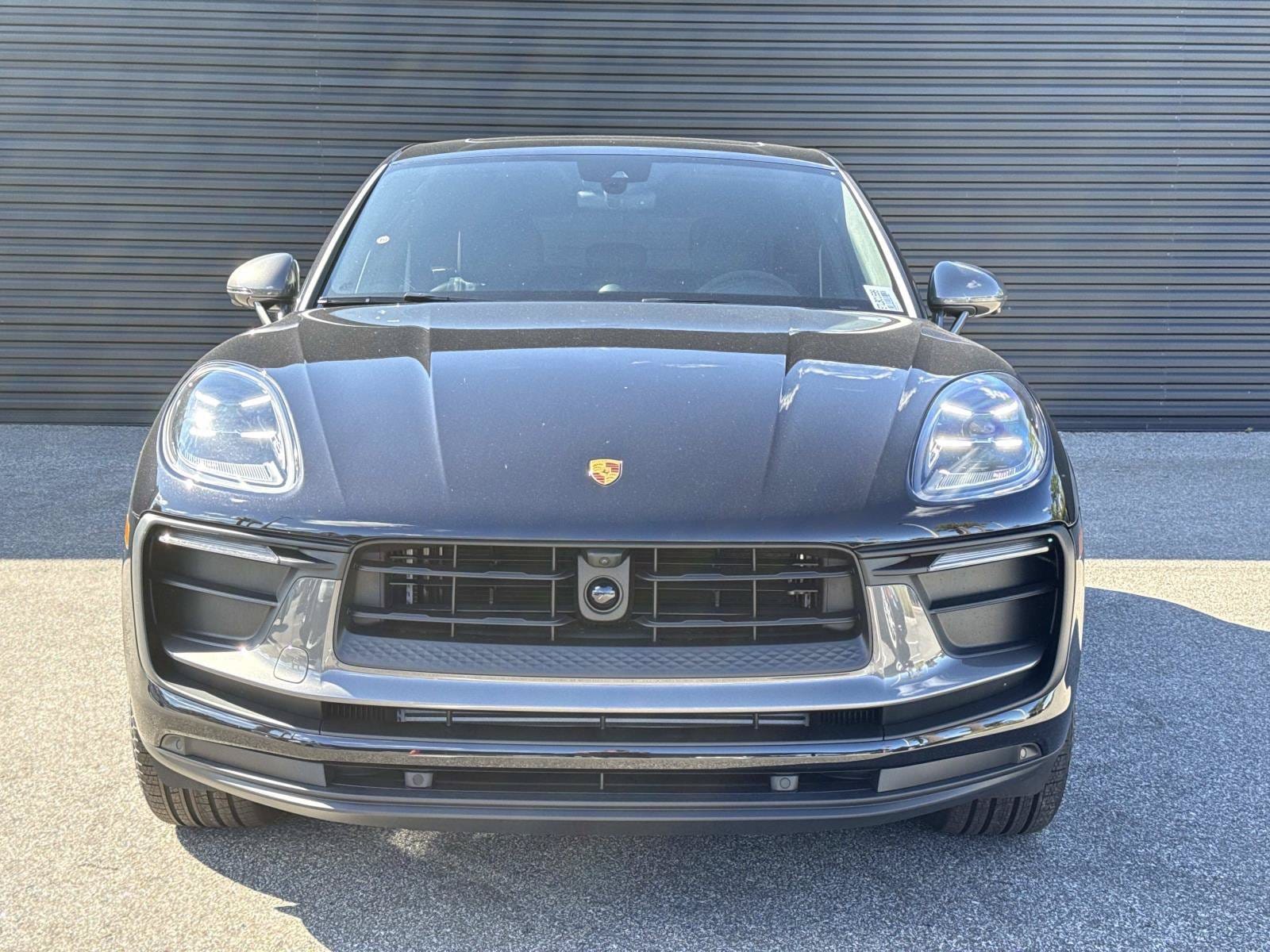2026 Porsche Macan T - Photo 10