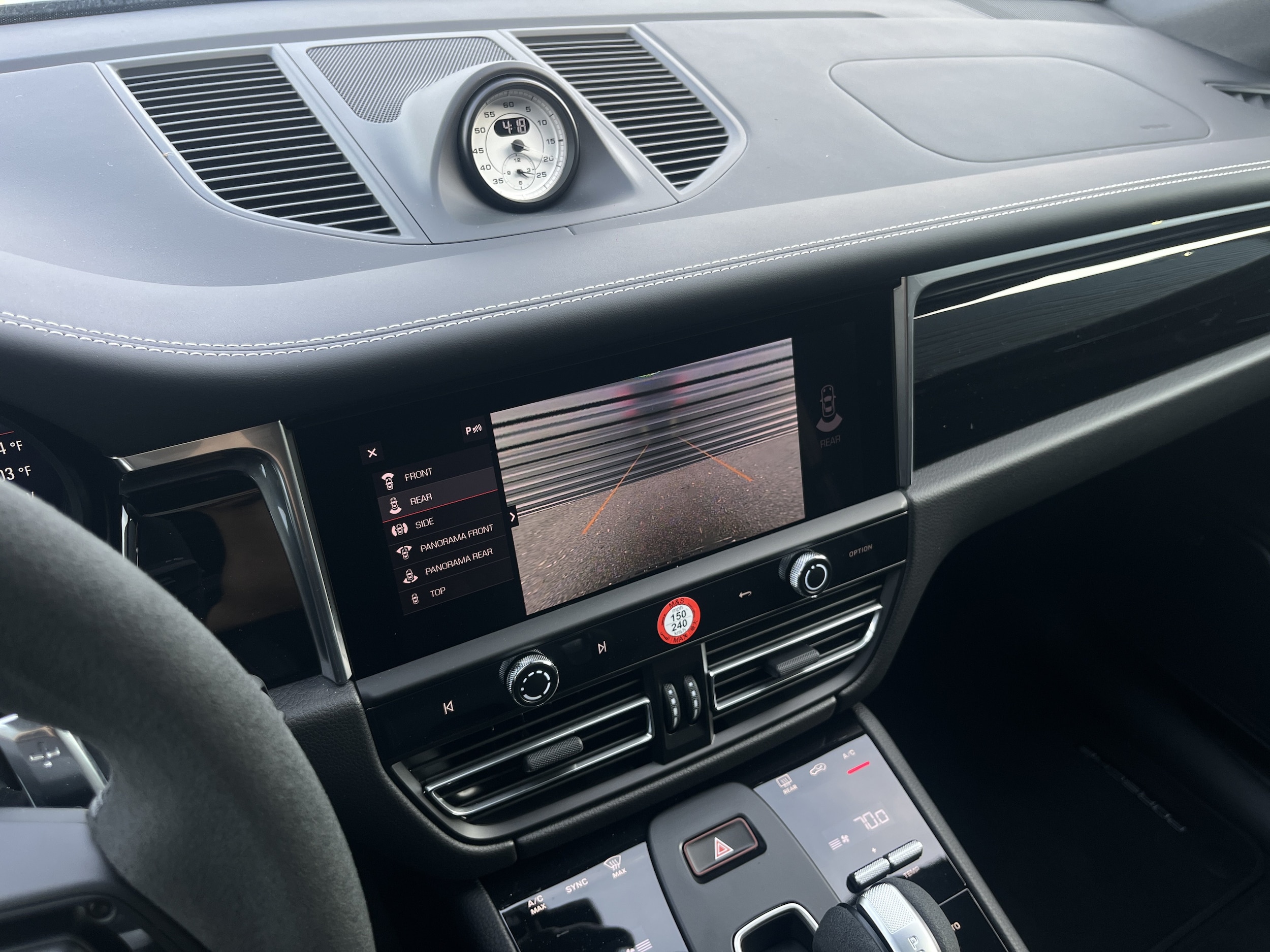 2026 Porsche Macan T - Photo 37