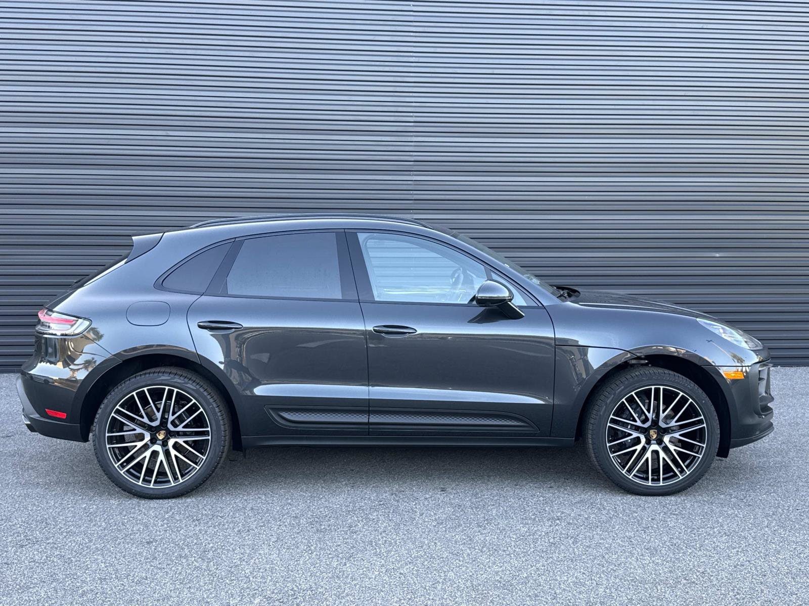 2026 Porsche Macan Base - Photo 8