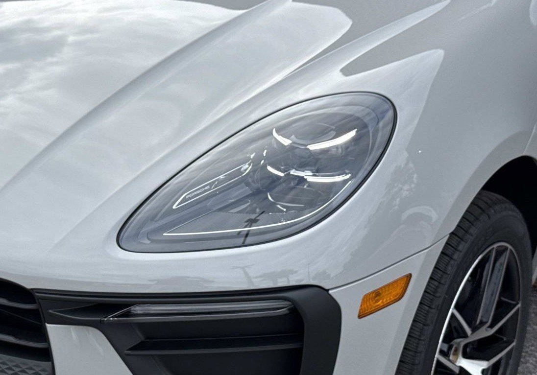 2026 Porsche Macan Base - Photo 12