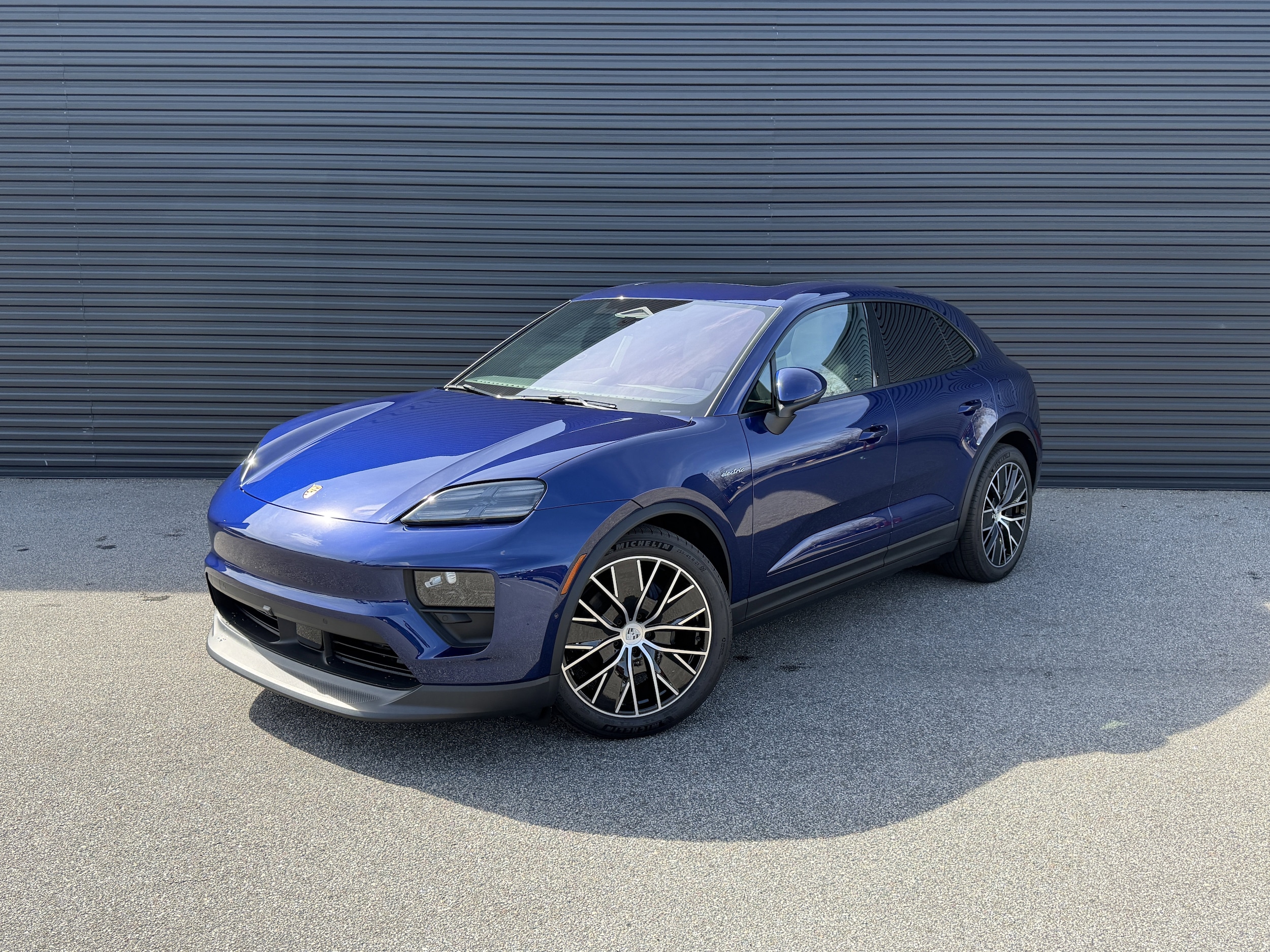 2025 Porsche Macan Base