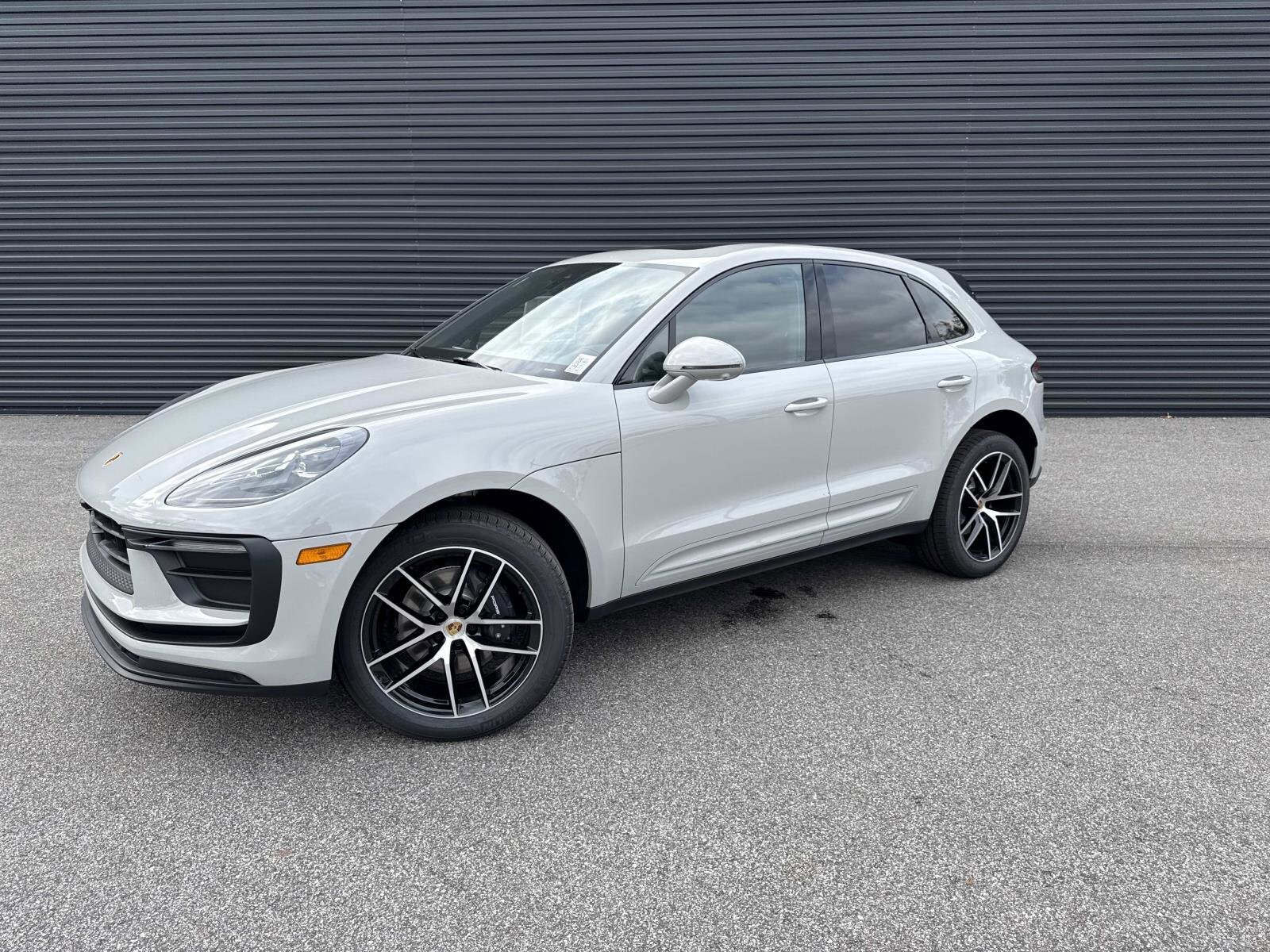 2026 Porsche Macan Base