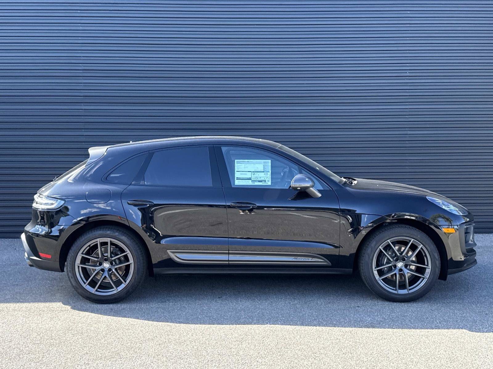 2026 Porsche Macan T - Photo 8