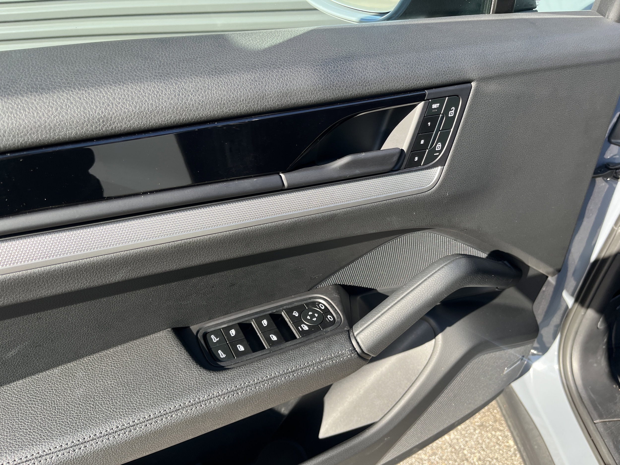 2025 Porsche Cayenne Base - Photo 18