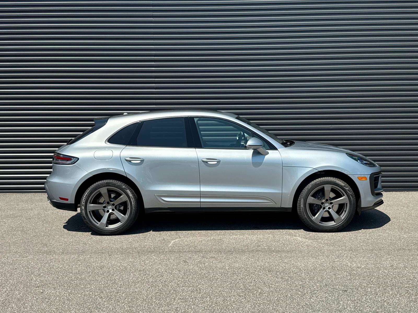 2025 Porsche Macan Base - Photo 8