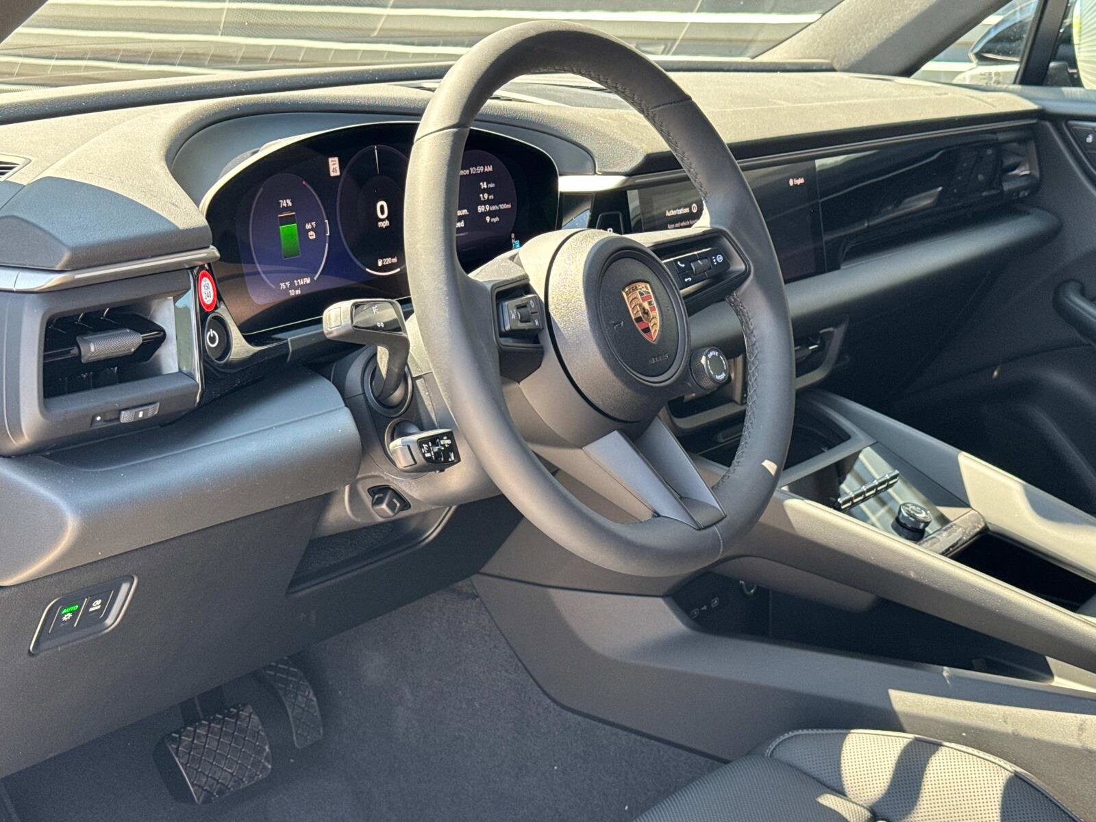 2025 Porsche Macan Electric photo 4