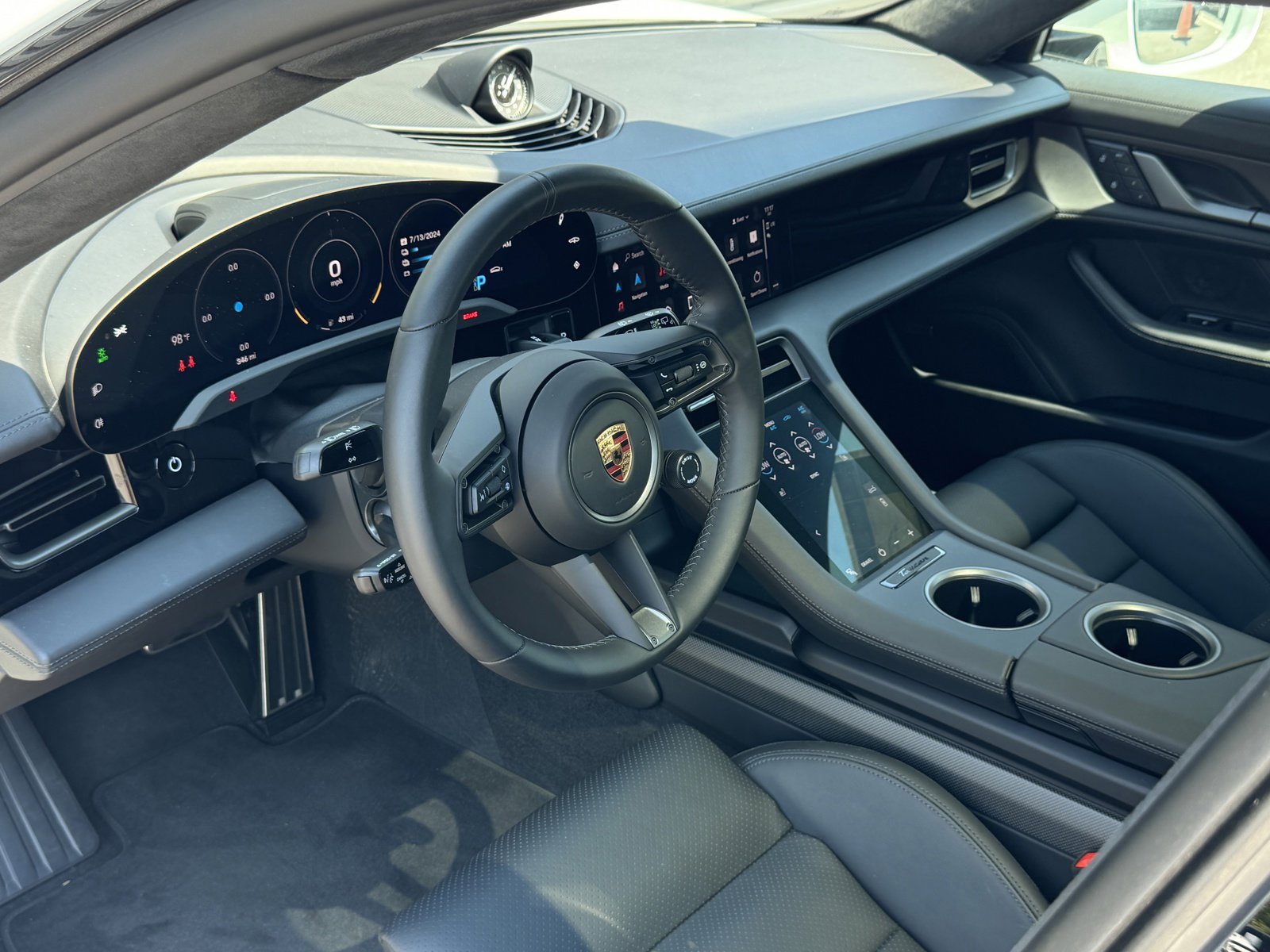 2024 Porsche Taycan Turbo Cross Turismo photo 4