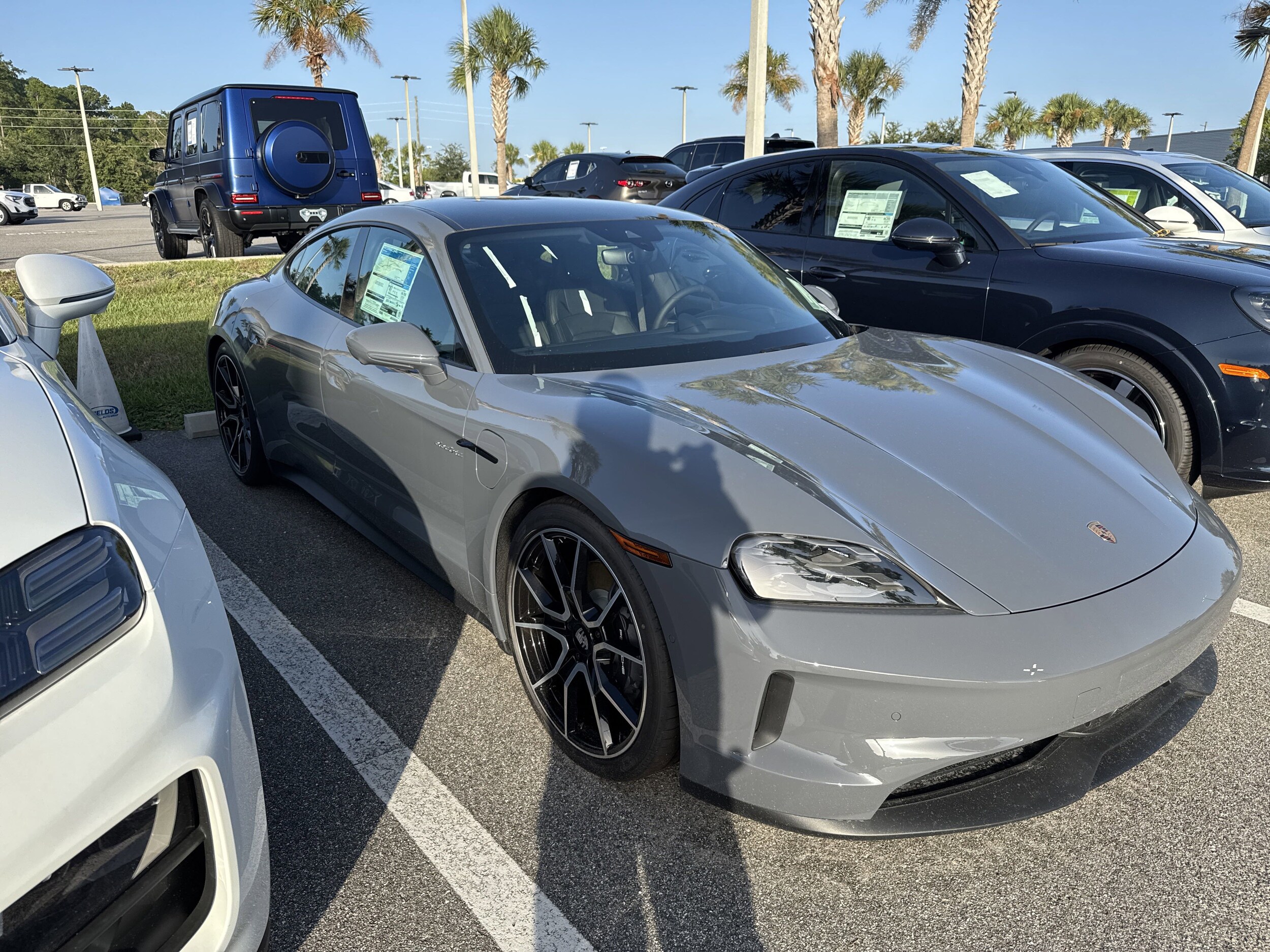 2025 Porsche Taycan 4 photo 3