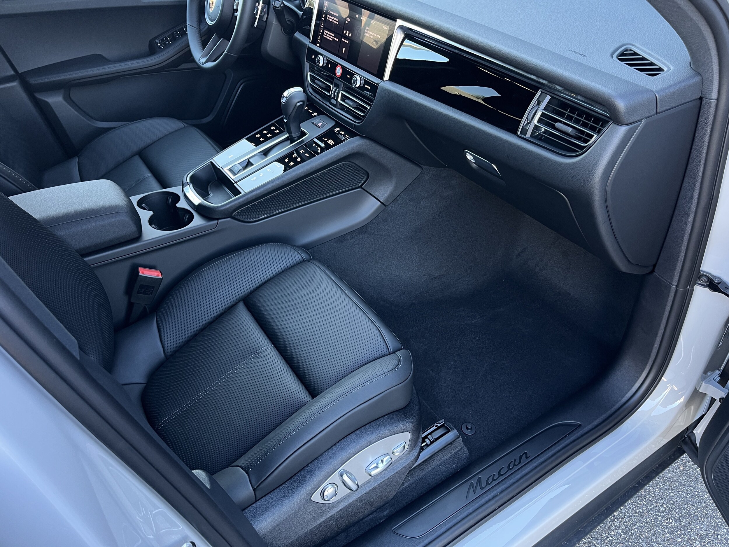 2026 Porsche Macan Base - Photo 31