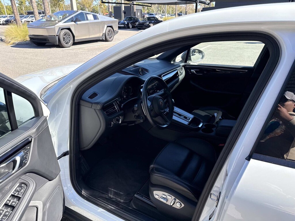 Certified 2024 Porsche Macan SUV