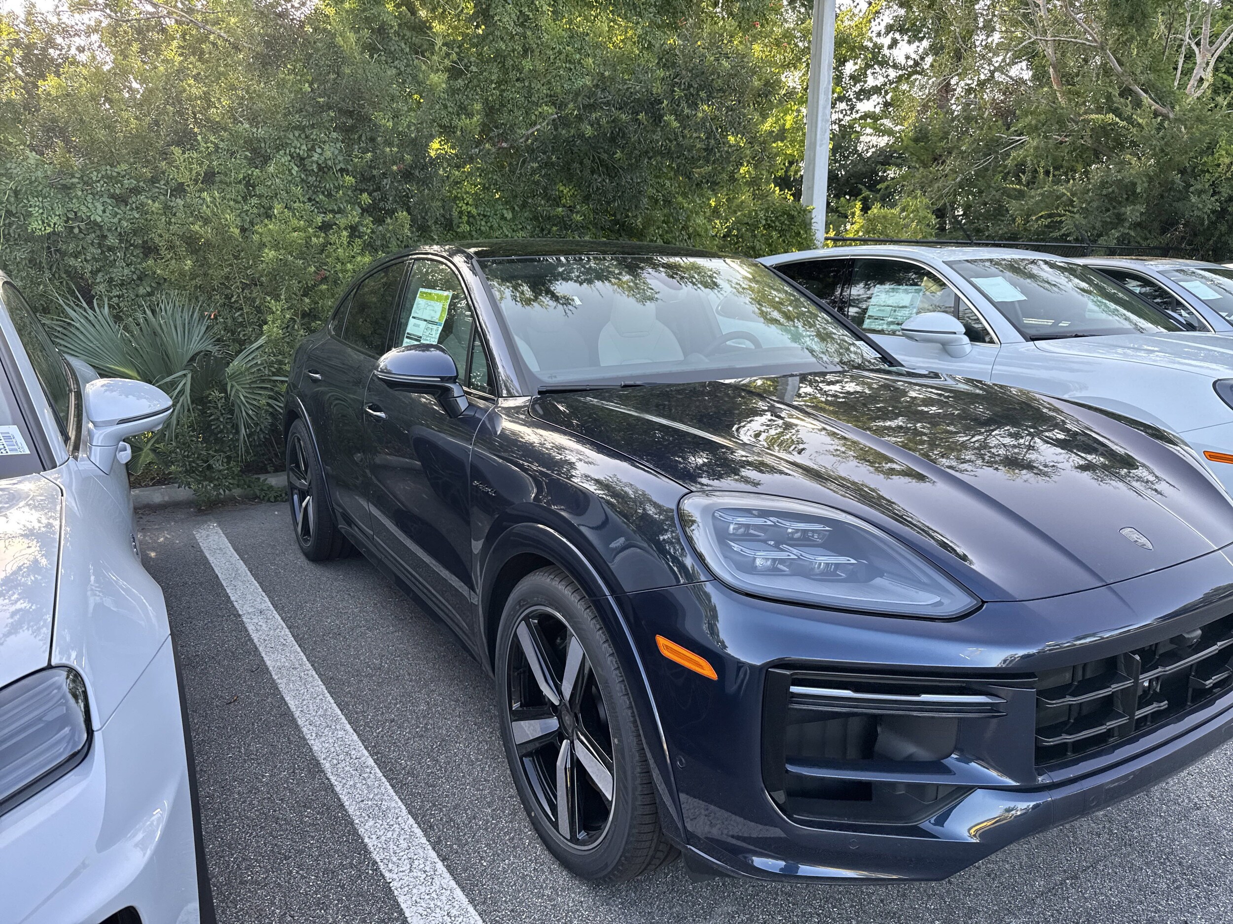 2025 Porsche Cayenne Turbo E-Hybrid photo 2