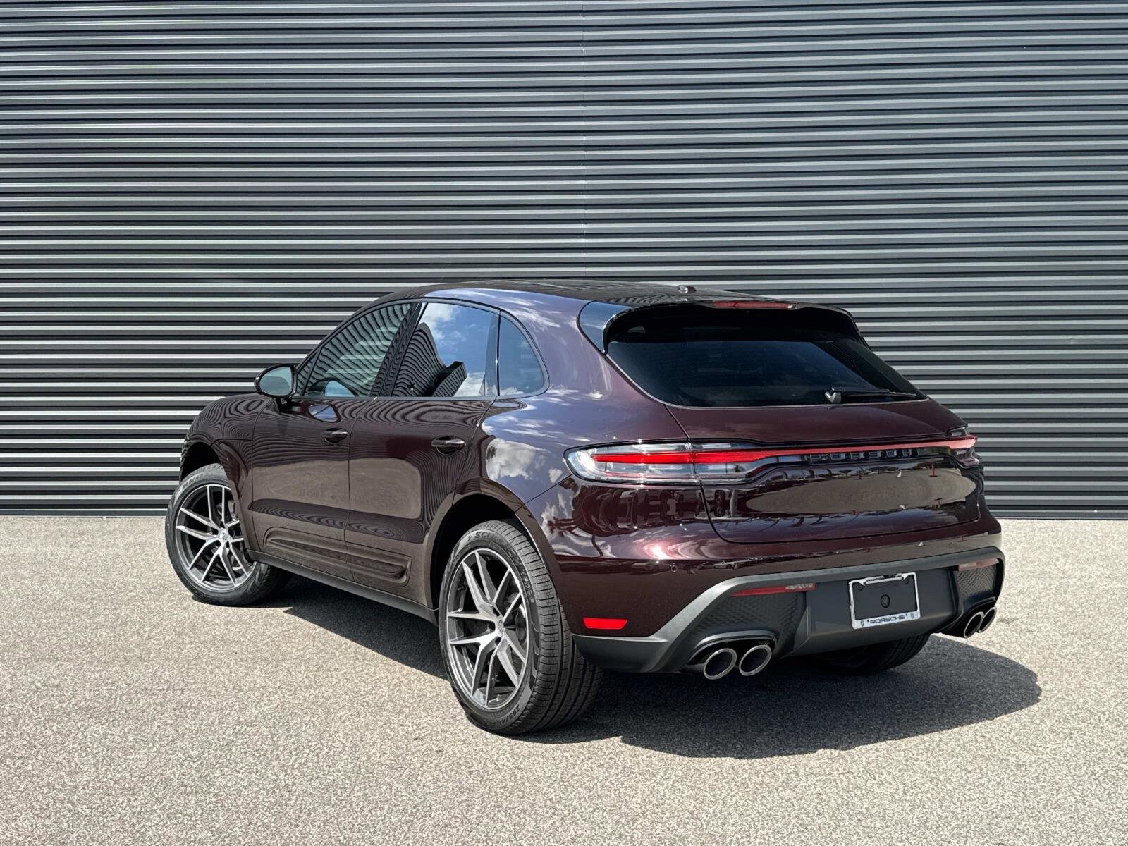 2025 Porsche Macan S photo 3