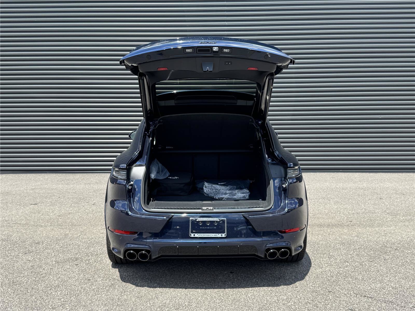 2025 Porsche Cayenne Coup E-Hybrid - Photo 13
