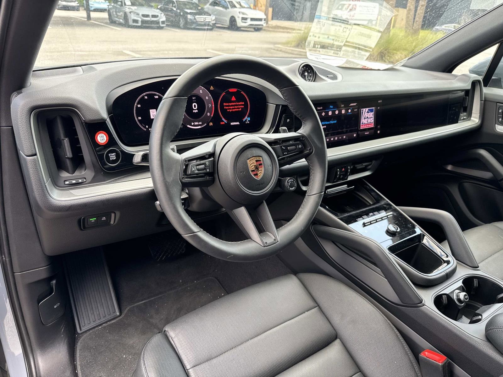 2025 Porsche Cayenne photo 3