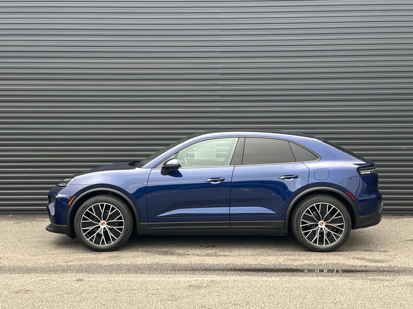2025 Porsche Macan Electric photo 2