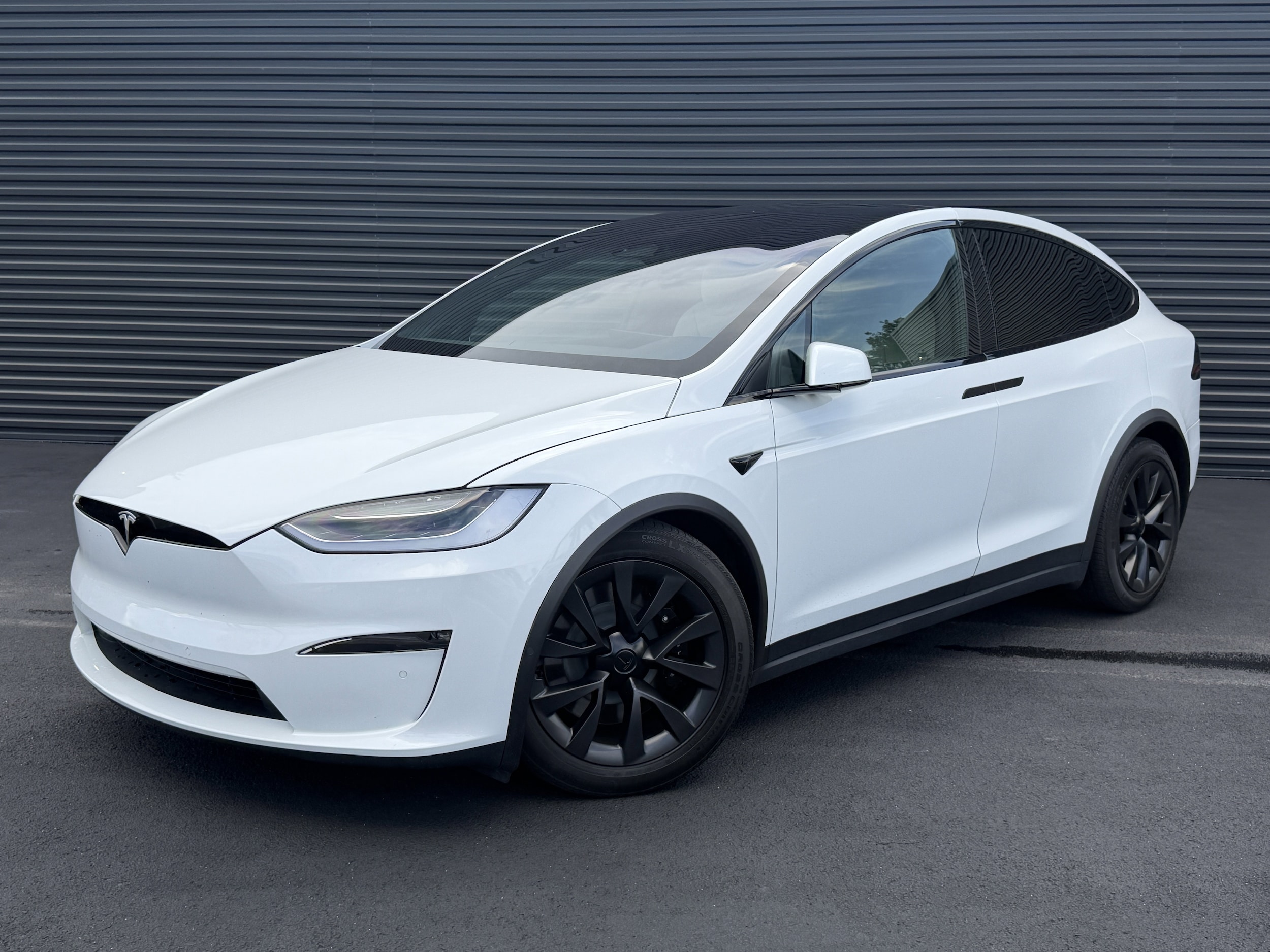 2022 Tesla Model X Long Range's photo