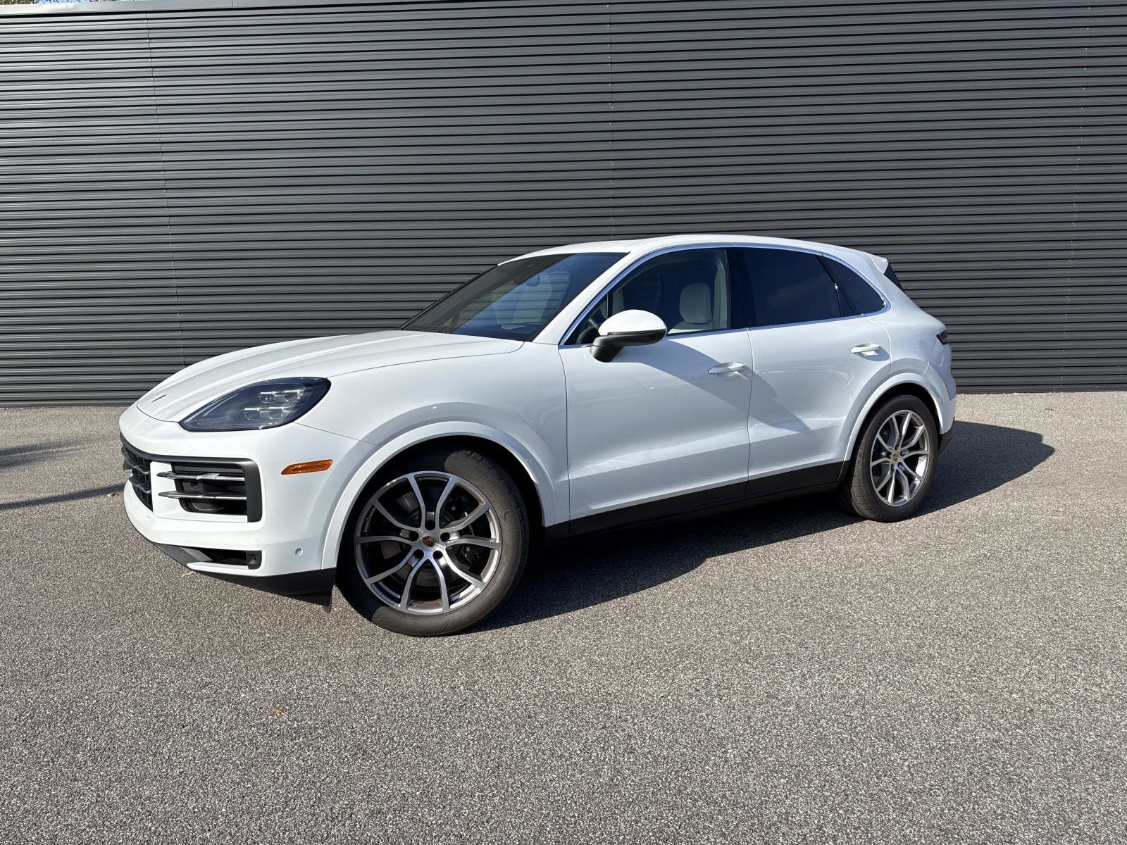 2024 Porsche Cayenne S's photo