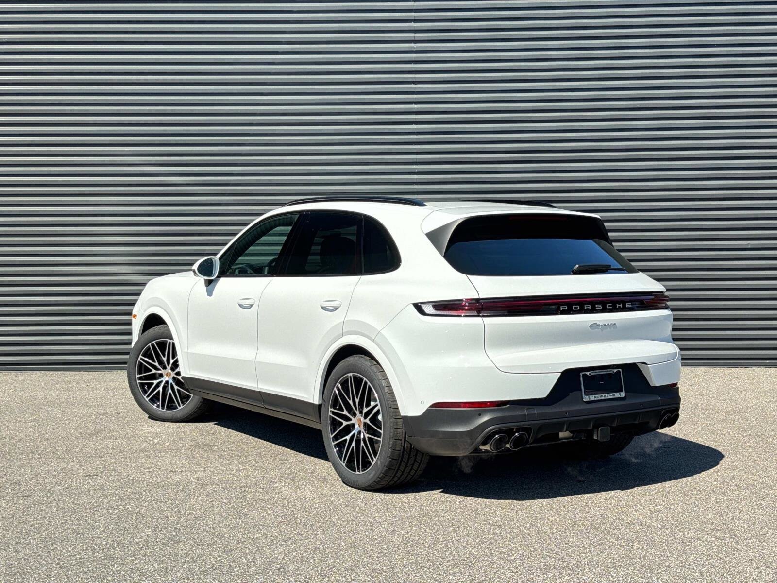 2025 Porsche Cayenne photo 3