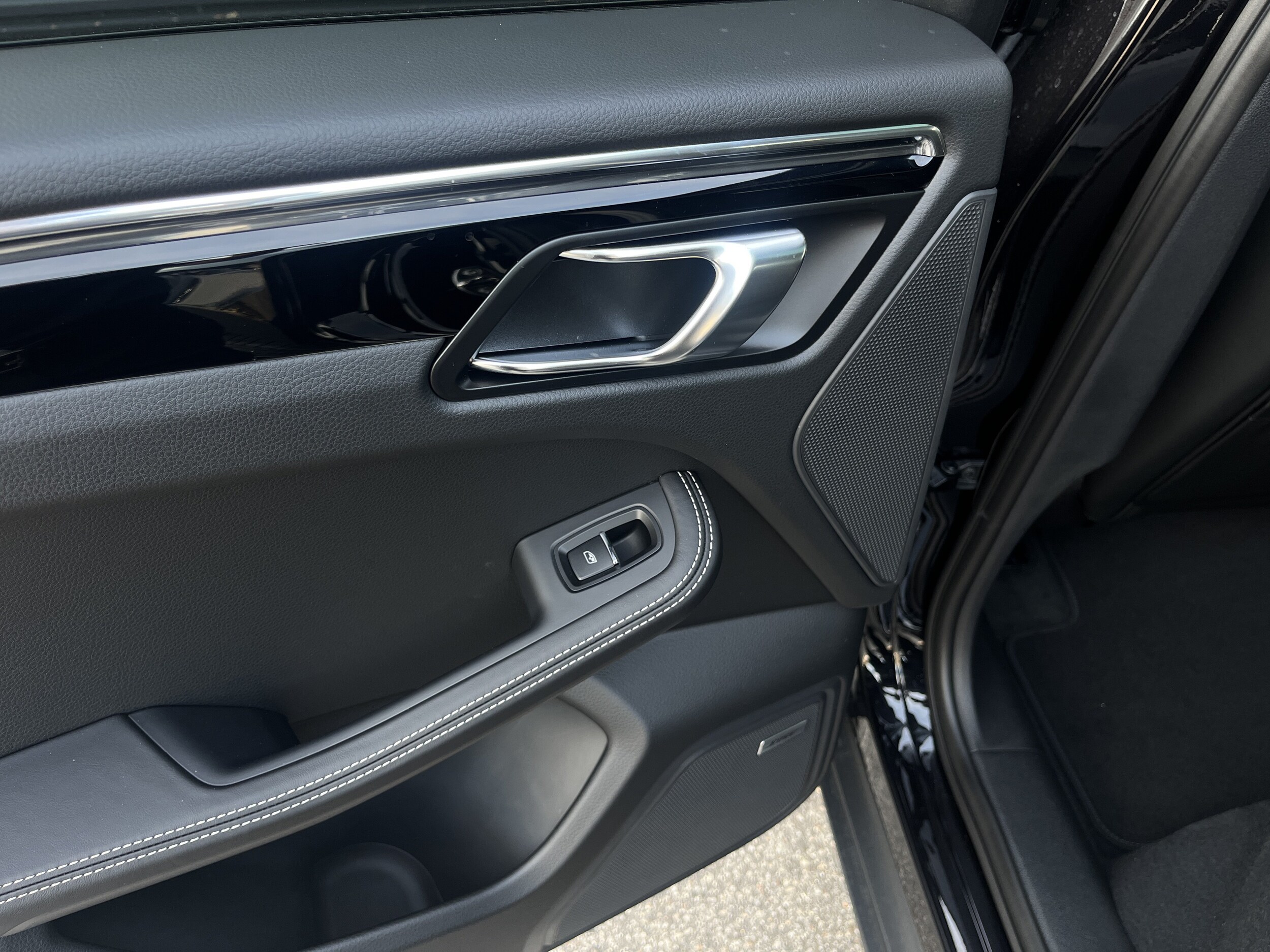 2026 Porsche Macan T - Photo 19