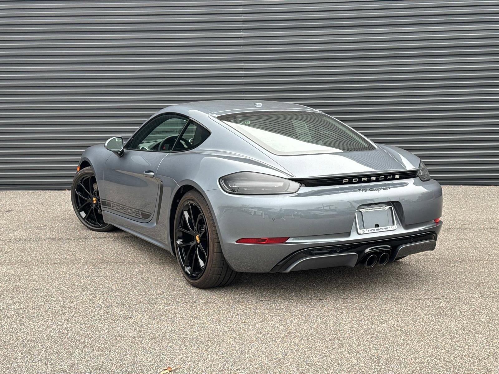 2025 Porsche Cayman photo 3