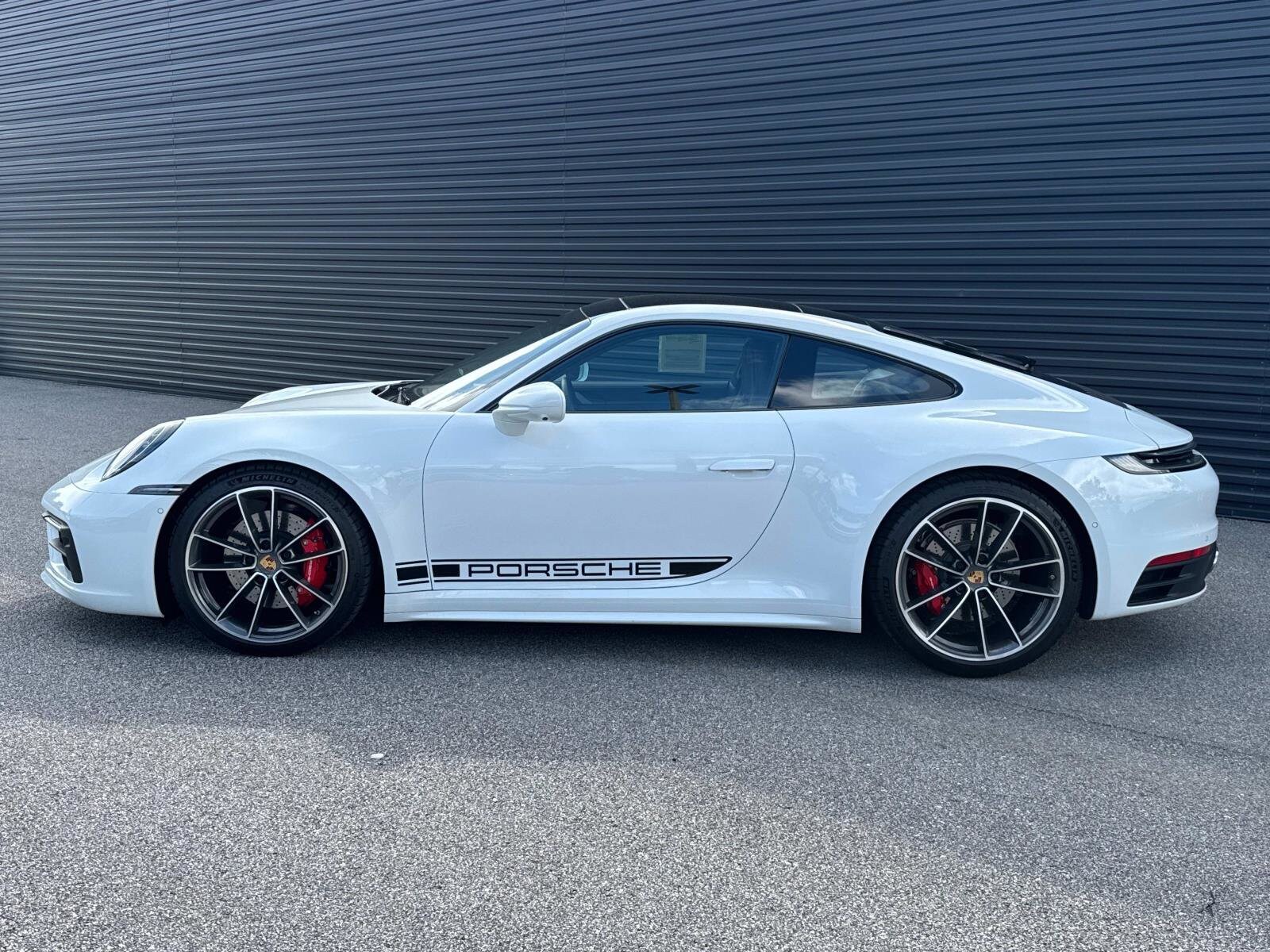 2023 Porsche 911 4S photo 2