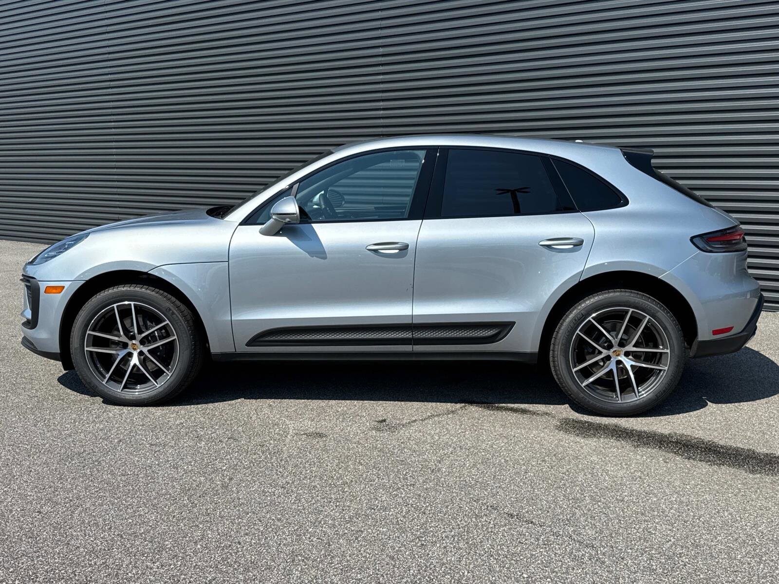 2026 Porsche Macan S photo 2